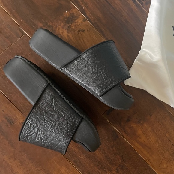Size 5, Y-3 Platform Slides, Black - Picture 4 of 5